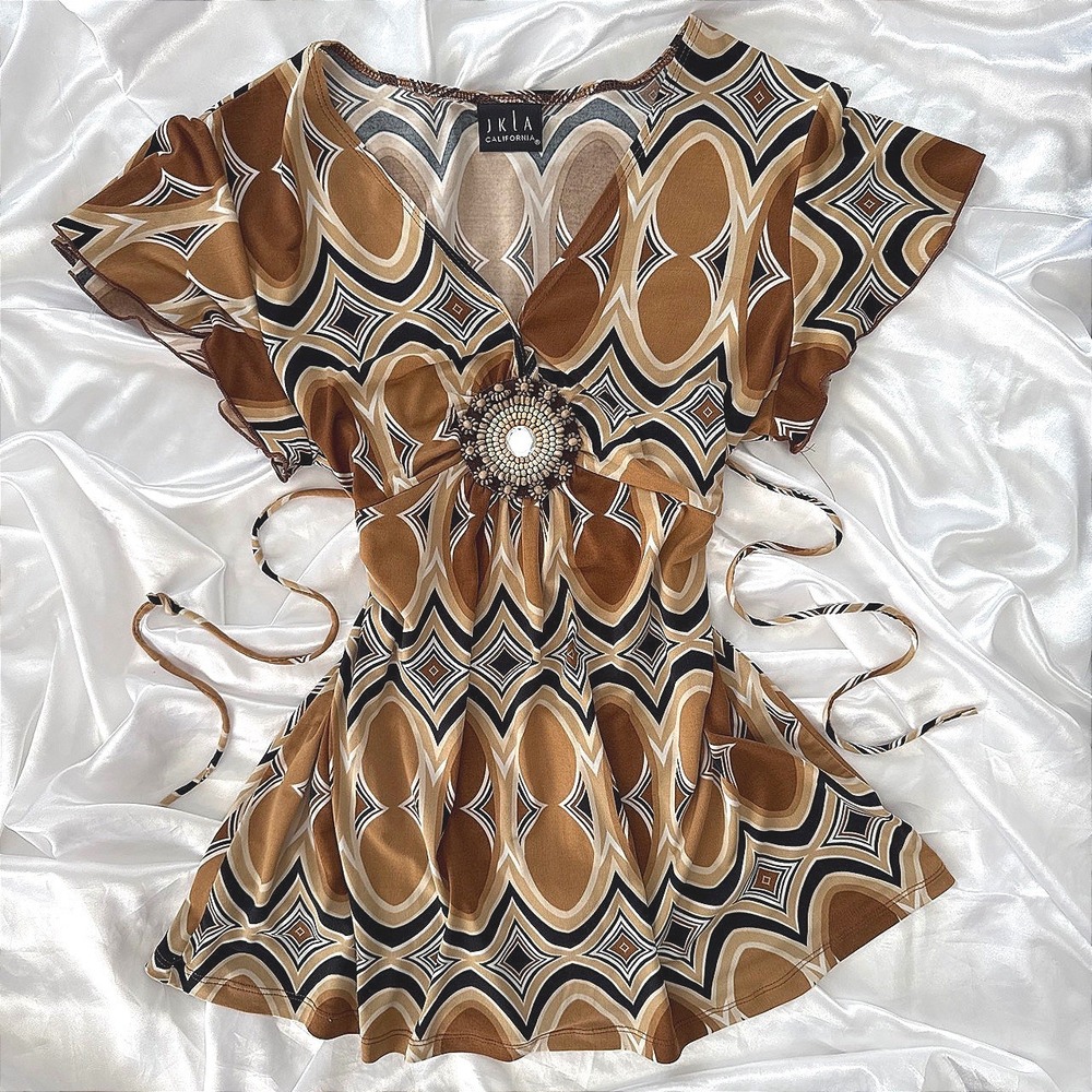JKLA California Brown Geometric Beaded Medallion Flutter Sleeve Tie Back Top L